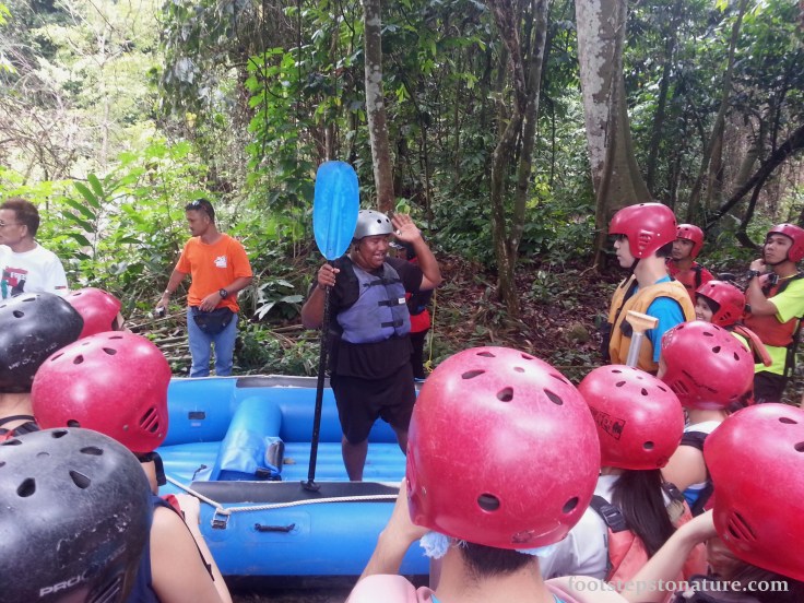 After reaching the insertion point, there’ll be a 20min briefing which covers everything from how to hold the paddle safely, transferring of weight, rescue, and how to paddle high 5!