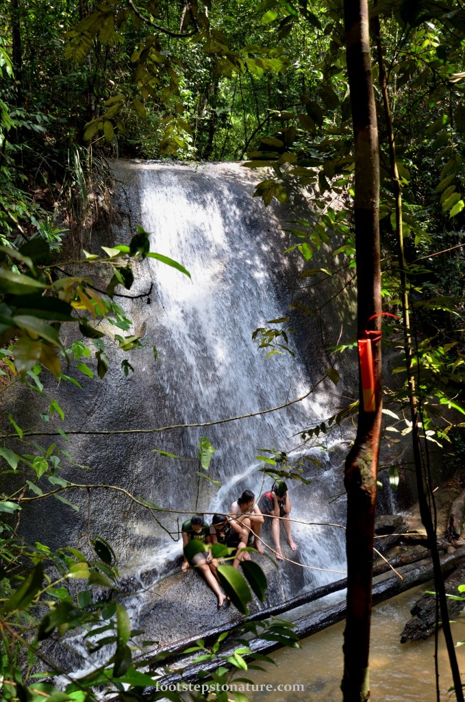 Not a fantastic fall but still worth the trek, approximately 10meter sloping waterfall with a large area for picnic or camping