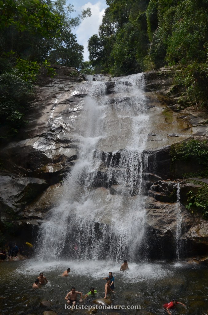Standing at an estimate of 15 to 20 meters in height, she is one powerful waterfall. The pool was quite small and you have to be careful of large boulders underwater.  