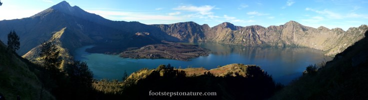 Day 3, 7.45am – The famous picture of Mt Rinjani and all its splendours