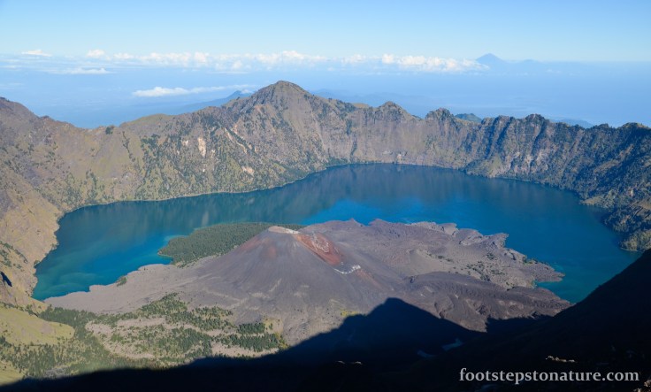 9.00am – Rinjani view of the Crater Lake; love the blue-green tone of the water