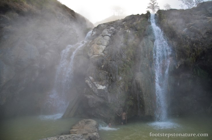 5.00pm – Hot springs 20 minutes from campsite by the lake